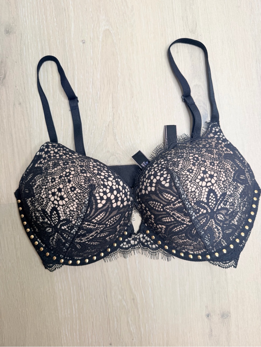Victoria’s Secret Black/Nude Studded ‘Bombshell’ Plunge bra size 34C